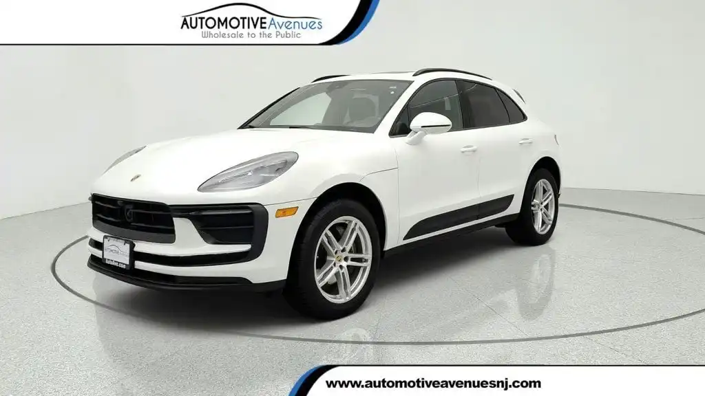 2024 Porsche Macan Base's photo