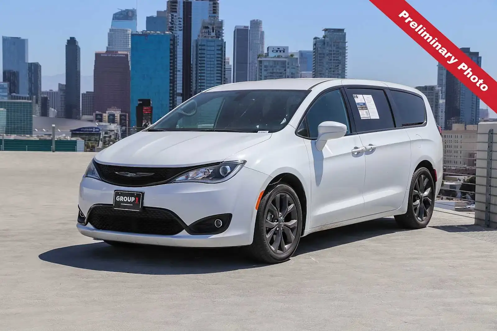 2018 Chrysler Pacifica Touring Plus's photo