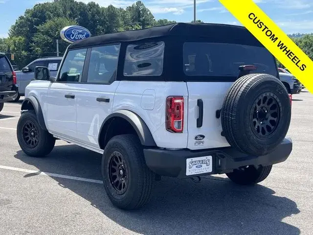 2025 Ford Bronco Base 4x4 photo 4