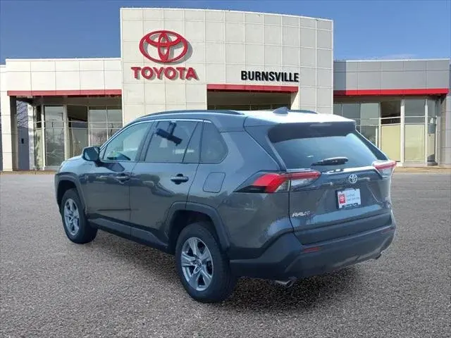 2024 Toyota RAV4 XLE FWD photo 5
