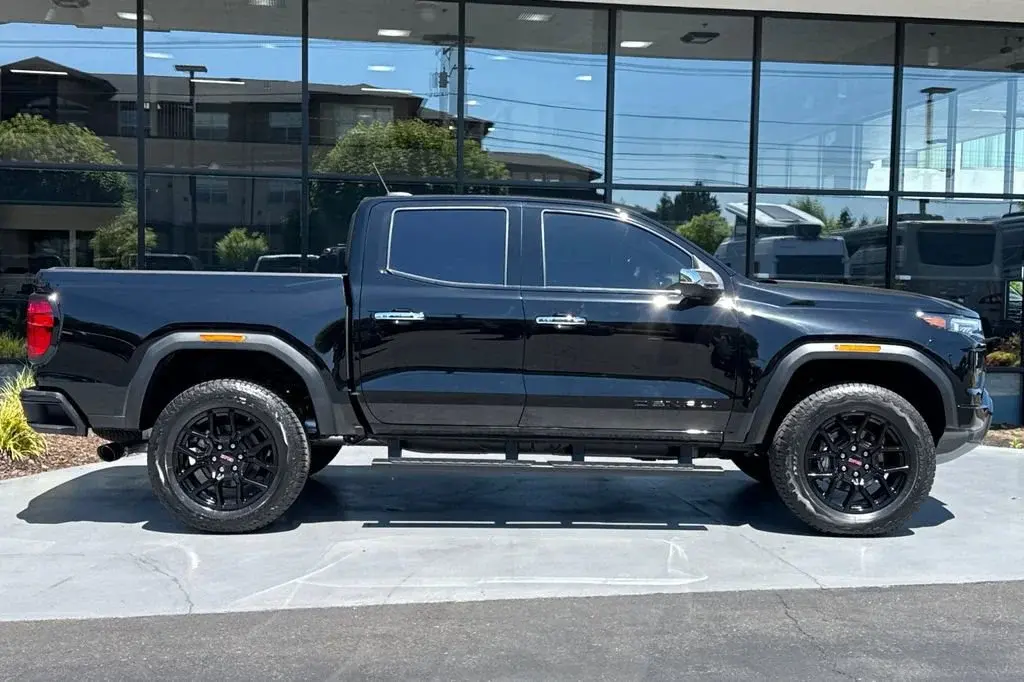 2026 GMC Canyon 4WD Denali Crew Cab Short Box photo 3