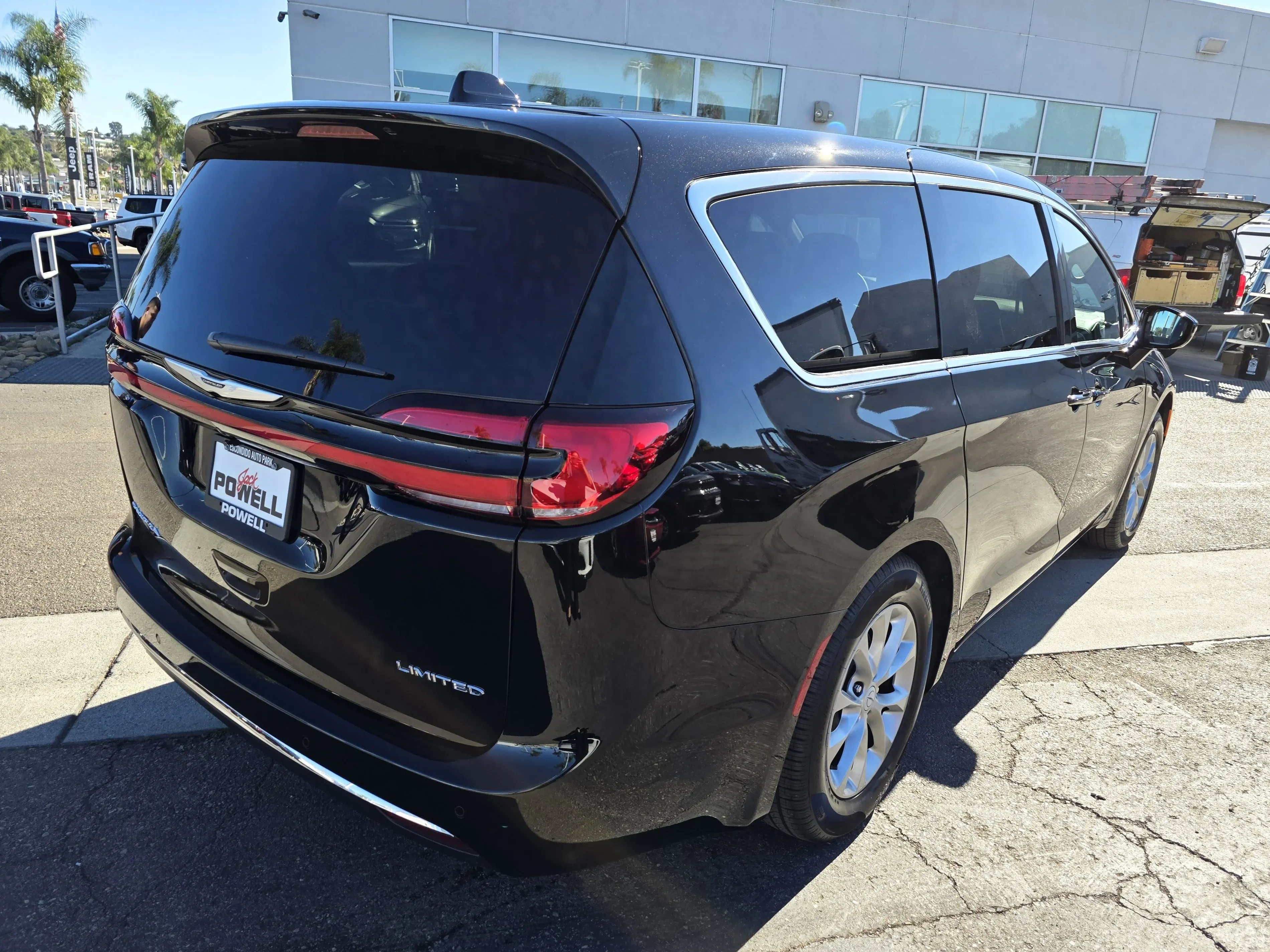 2026 Chrysler Pacifica Limited photo 5