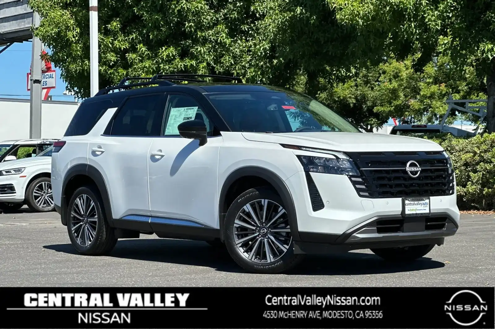2026 Nissan Pathfinder Platinum 4WD's photo