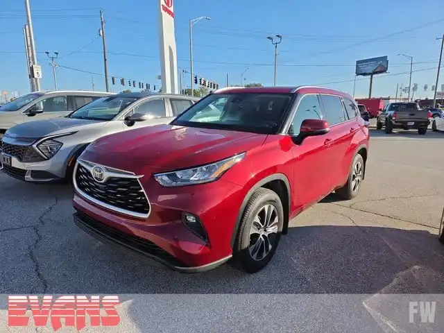 2021 Toyota Highlander XLE 4WD V6's photo