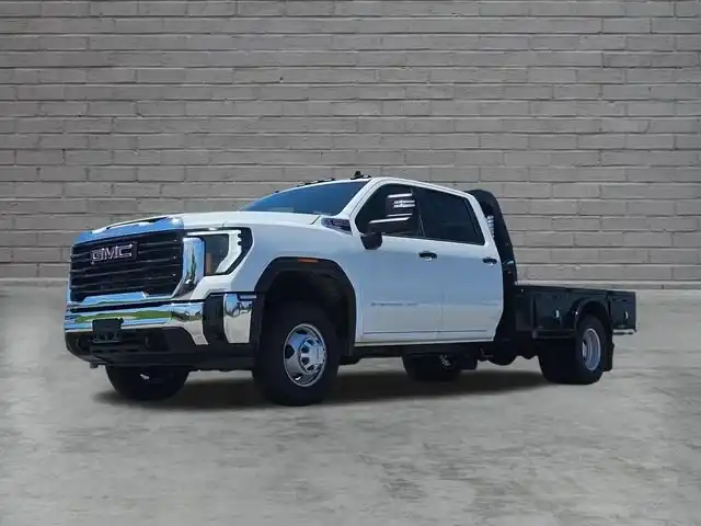 2025 GMC Sierra Pro 4WD Crew Cab Chassis's photo