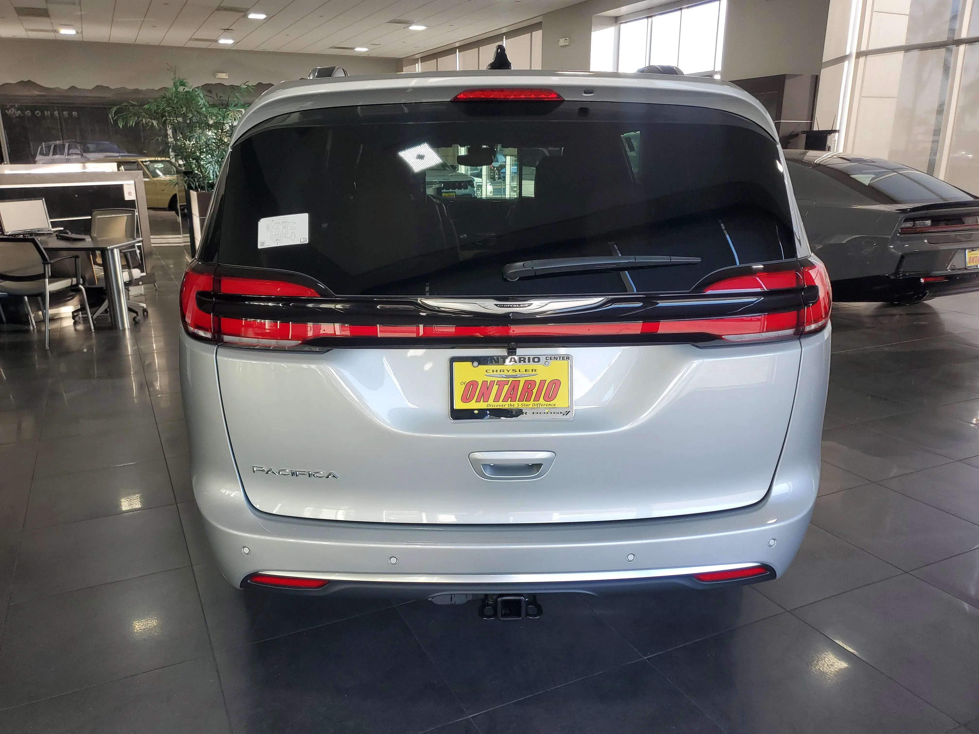2026 Chrysler Pacifica Pinnacle photo 4