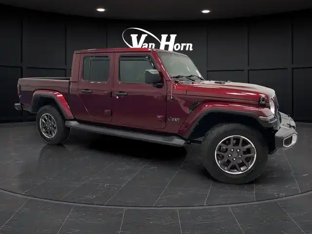 2022 Jeep Gladiator Overland's photo