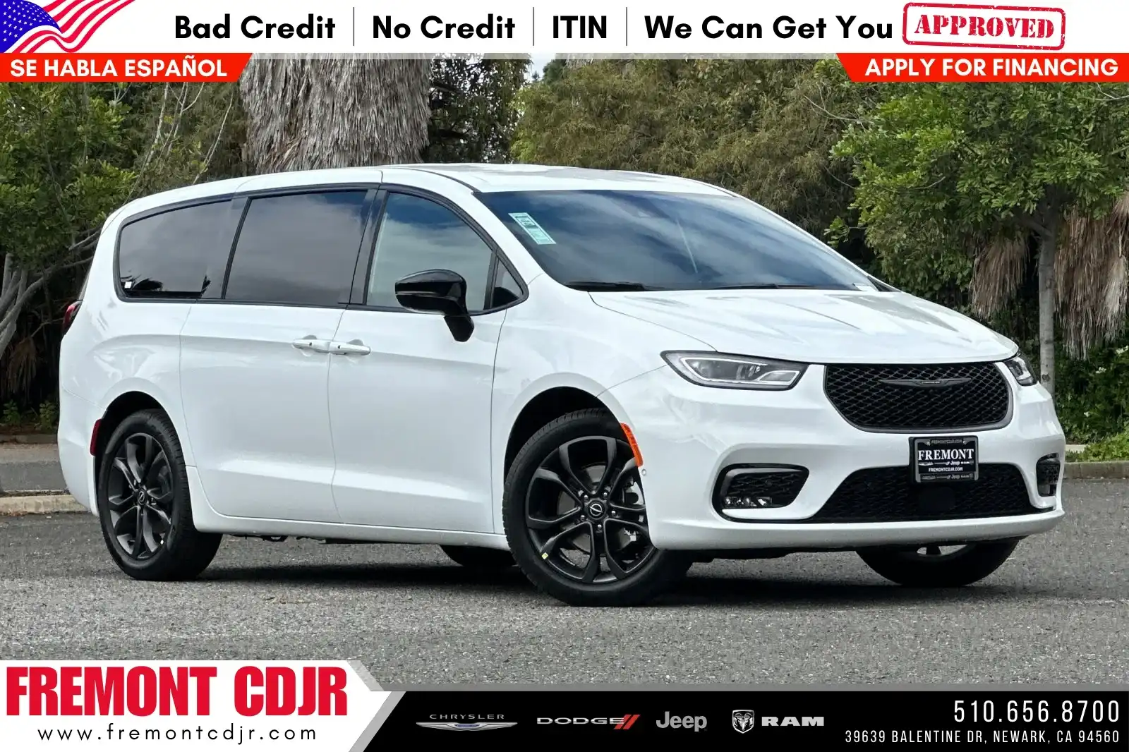 2026 Chrysler Pacifica Select's photo