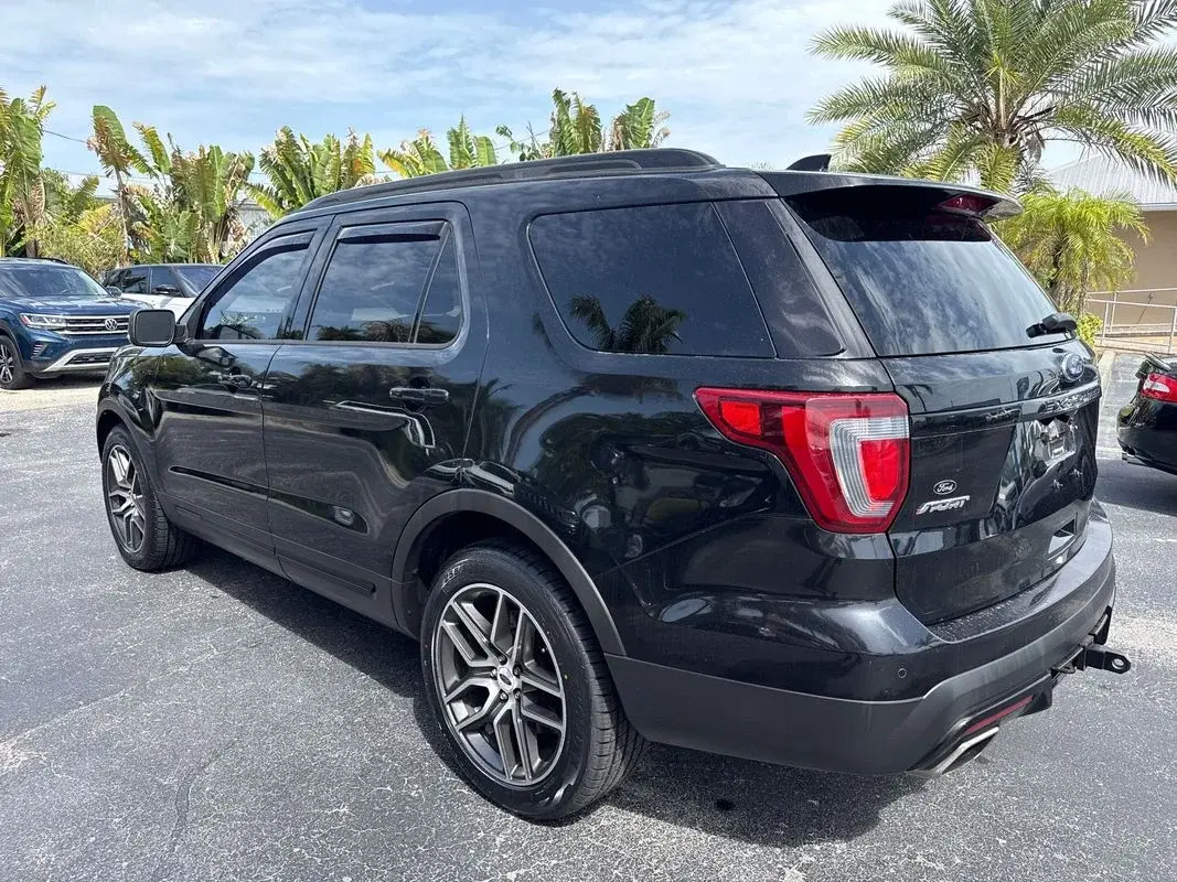 2017 Ford Explorer Sport 4WD photo 4