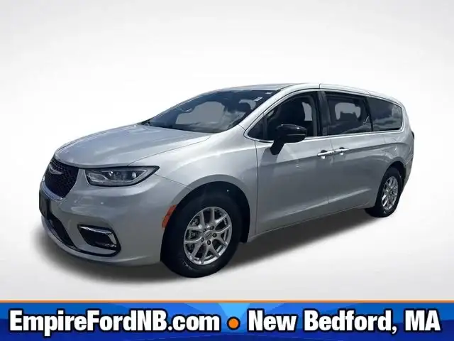 2024 Chrysler Pacifica Touring L's photo
