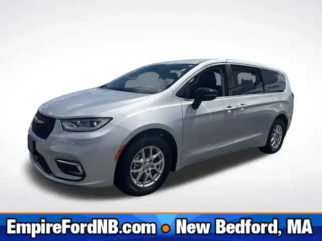 2024 Chrysler Pacifica Touring L's photo