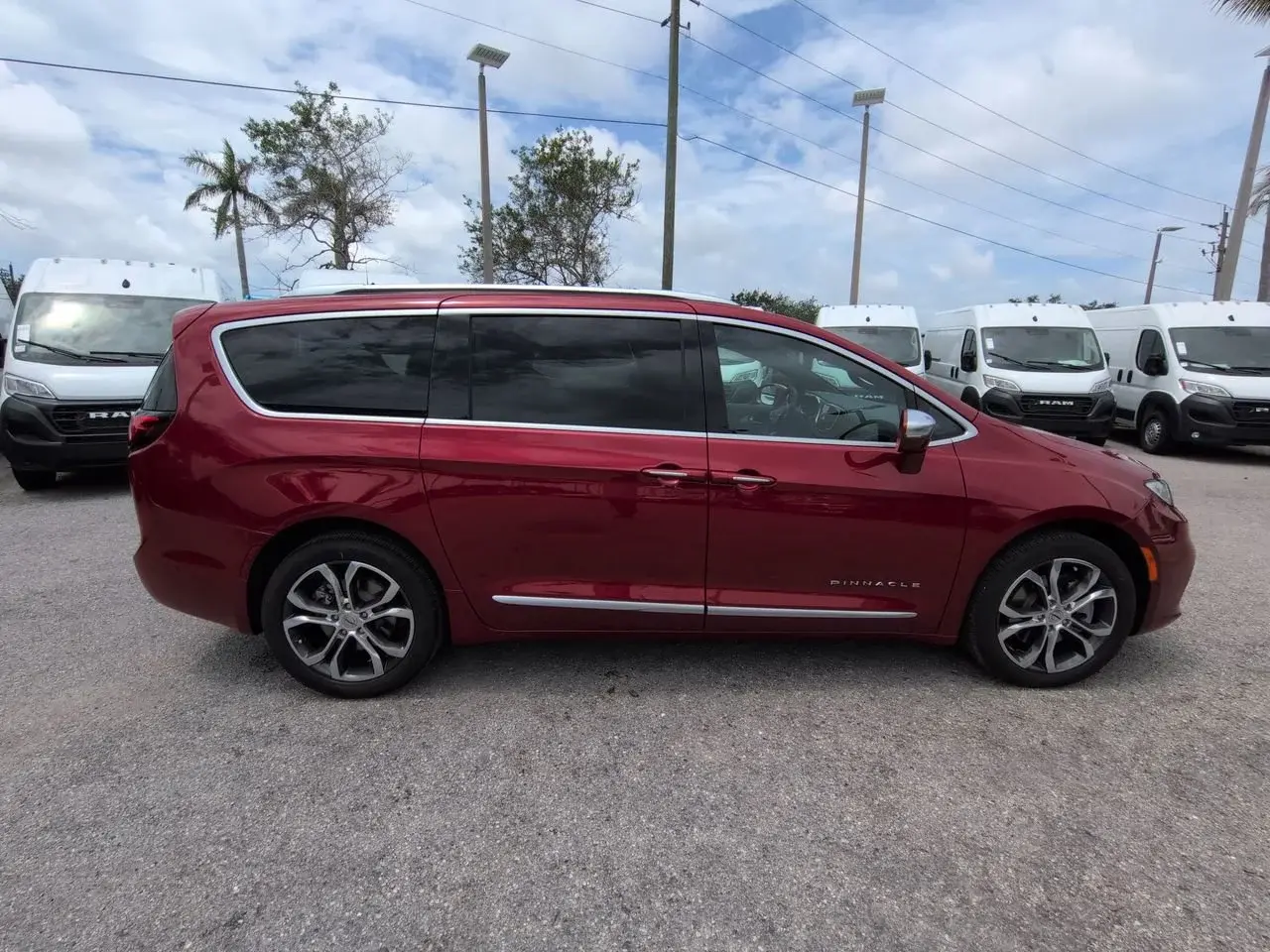 2024 Chrysler Pacifica Pinnacle AWD photo 4