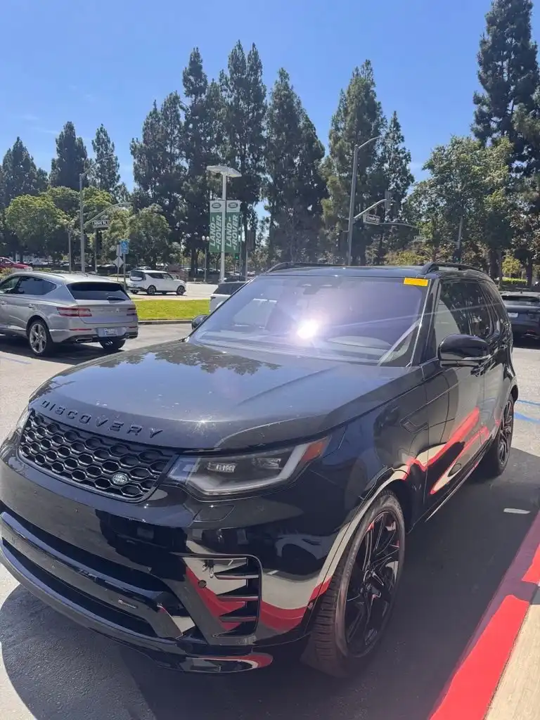 2023 Land Rover Discovery S R Dynamic's photo