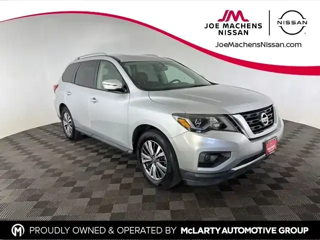 2019 Nissan Pathfinder SL FWD's photo