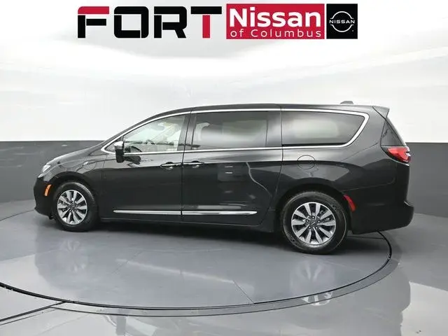 2023 Chrysler Pacifica Hybrid Limited Hybrid photo 4
