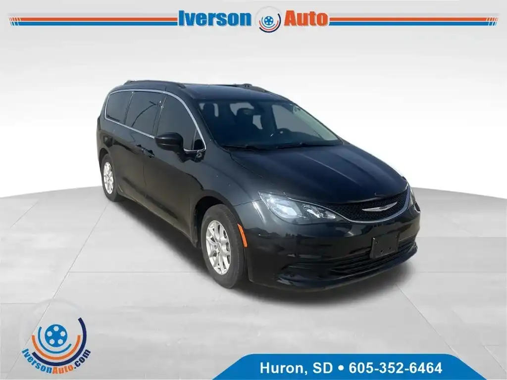 2020 Chrysler Voyager LXI's photo