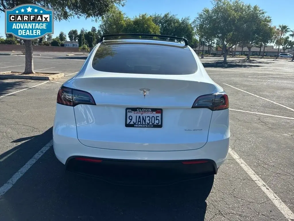 2023 Tesla Model Y Long Range Dual Motor All-Wheel Drive photo 4