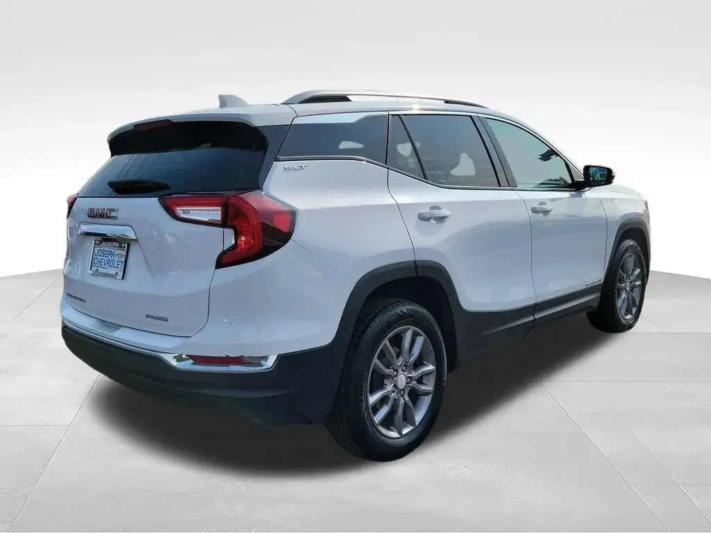 2024 GMC Terrain SLT AWD photo 4