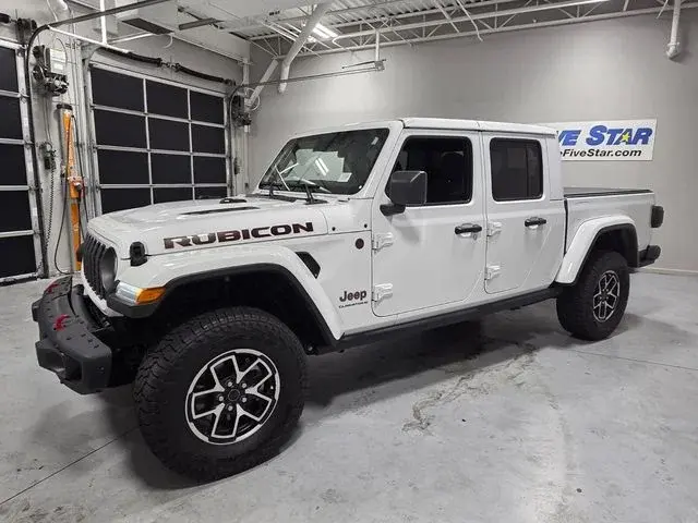 2025 Jeep Gladiator Rubicon Auto photo 3