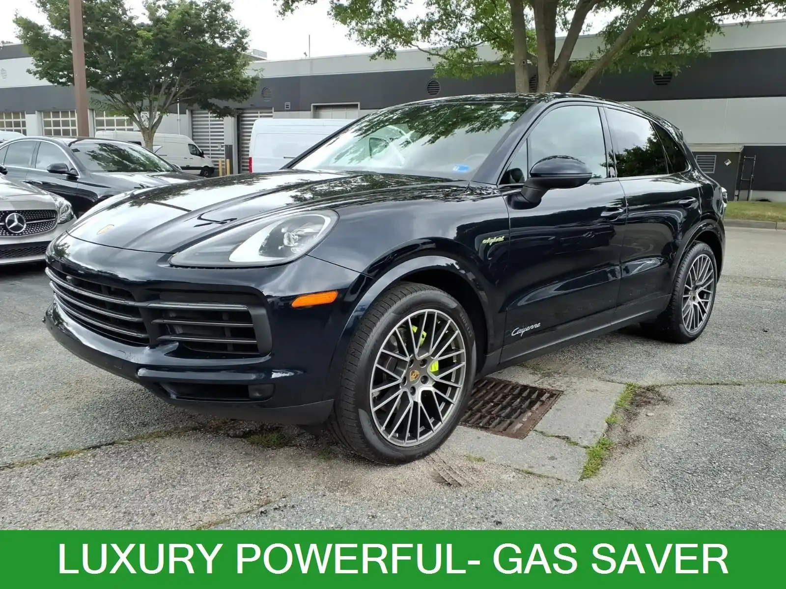 2023 Porsche Cayenne Platinum Edition E-Hybrid's photo
