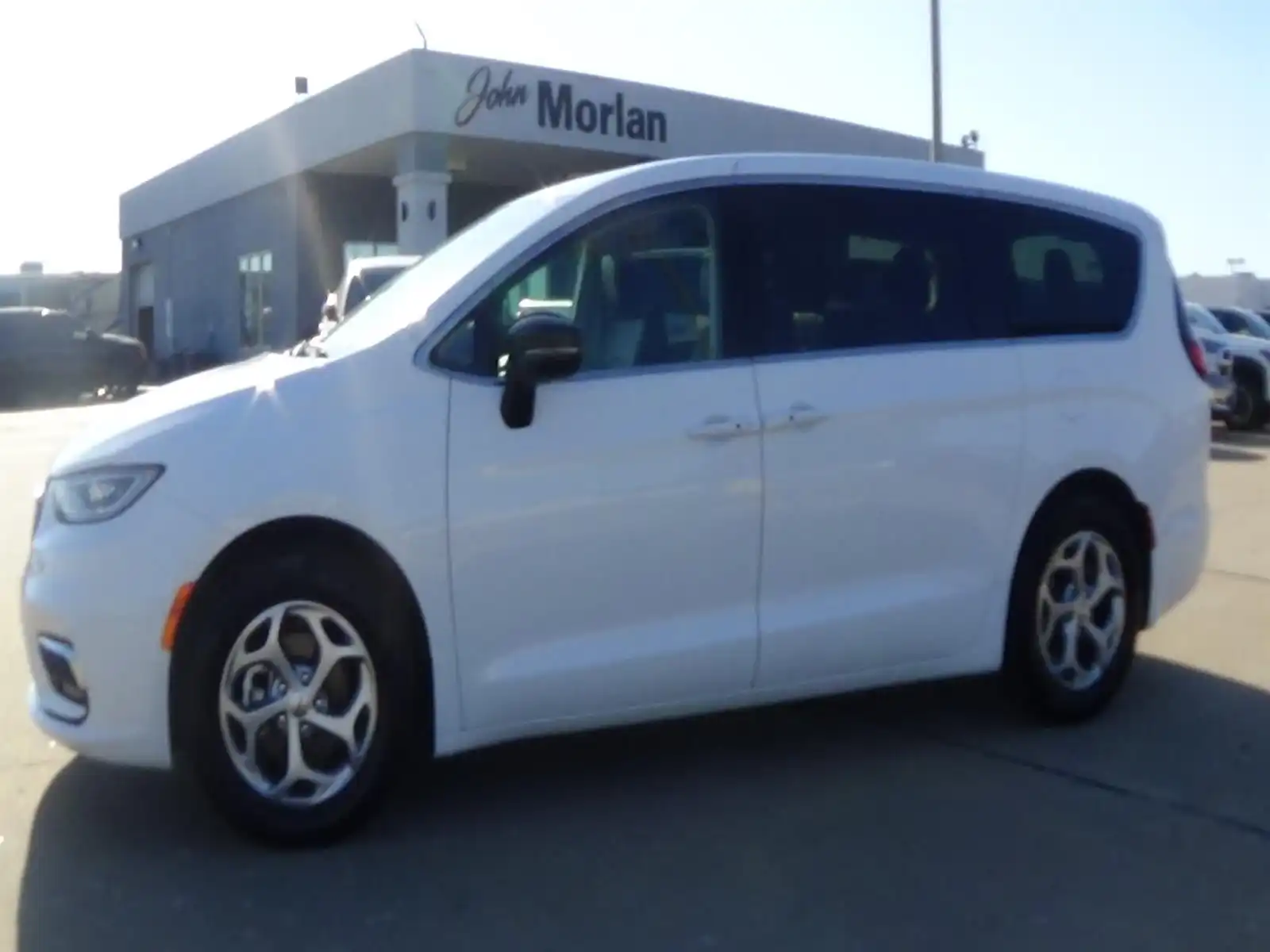 2026 Chrysler Pacifica Limited's photo