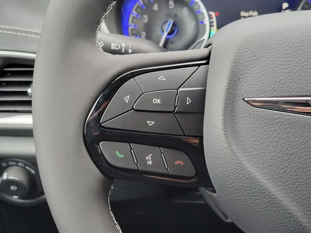 2026 Chrysler Pacifica Select AWD photo 5
