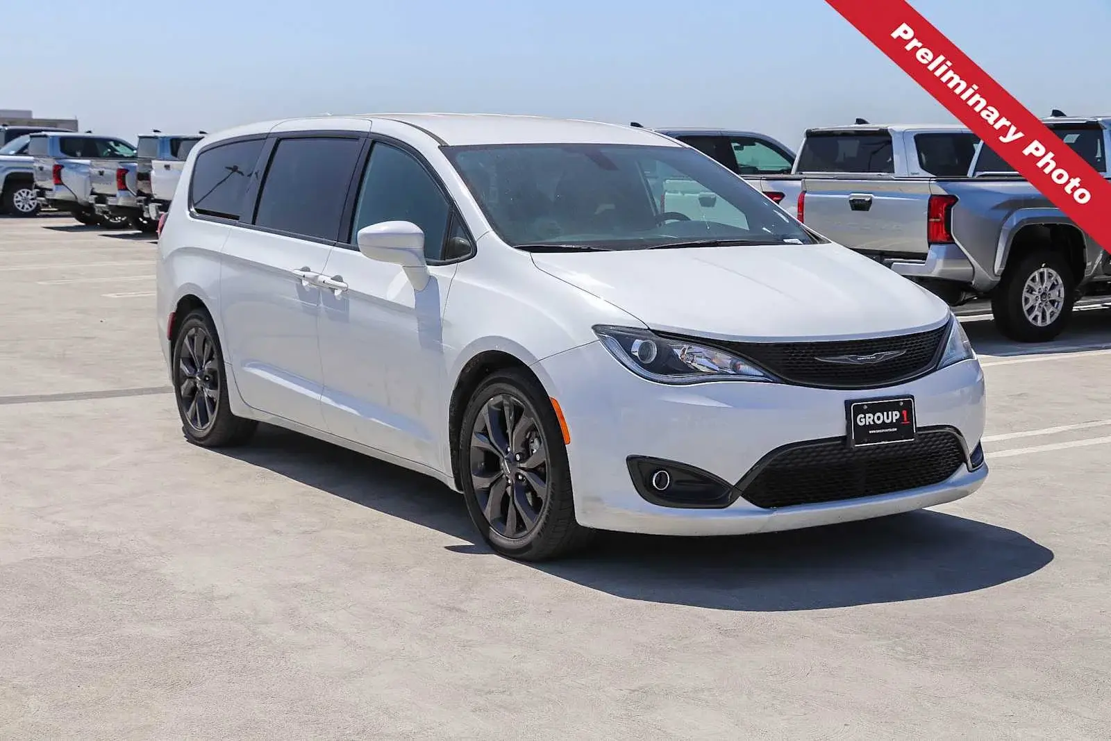 2018 Chrysler Pacifica Touring Plus photo 3
