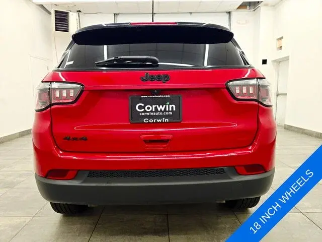 2023 Jeep Compass Altitude 4X4 photo 4