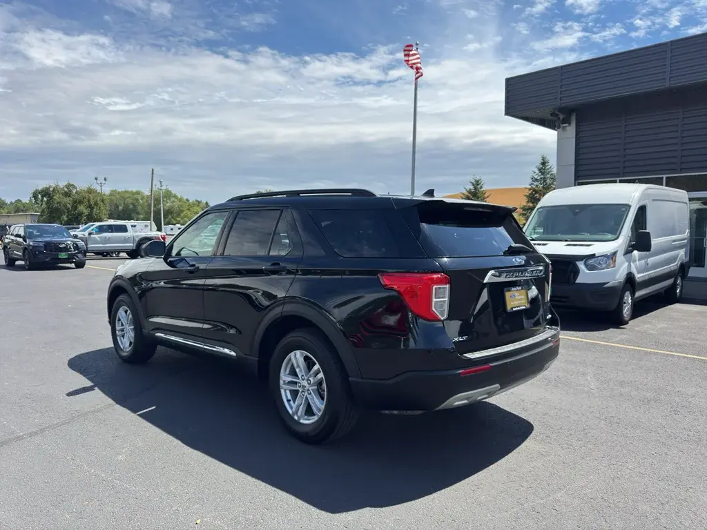 2021 Ford Explorer XLT 4WD photo 4