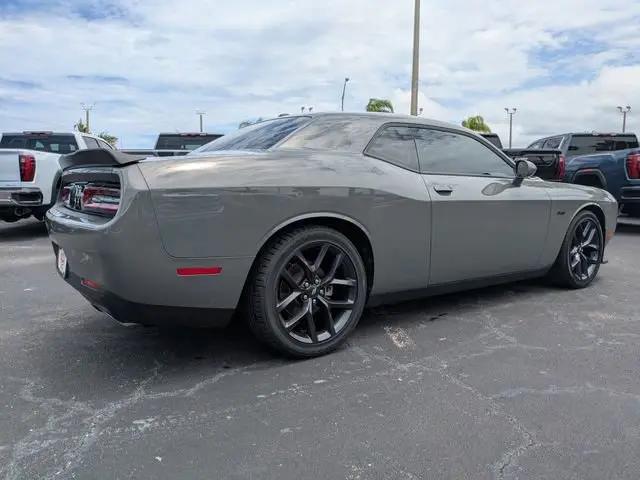 2023 Dodge Challenger R/T photo 4