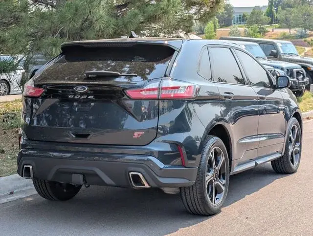 2023 Ford Edge ST AWD photo 3