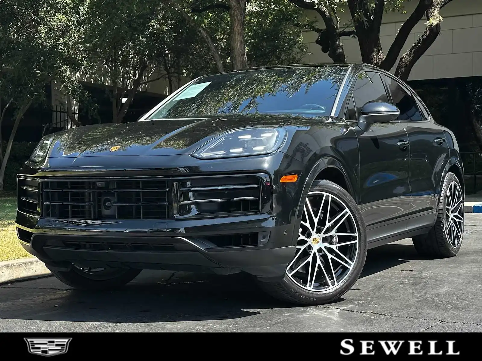 2024 Porsche Cayenne Base's photo