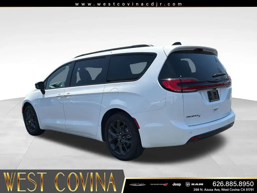 2026 Chrysler Pacifica Select photo 3