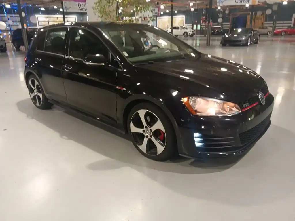 2015 Volkswagen Golf GTI 2.0T SE 4-door PZEV's photo