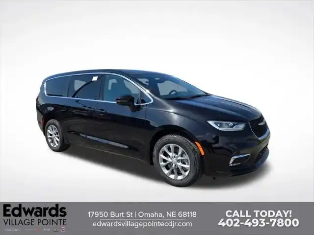 2026 Chrysler Pacifica Limited AWD's photo