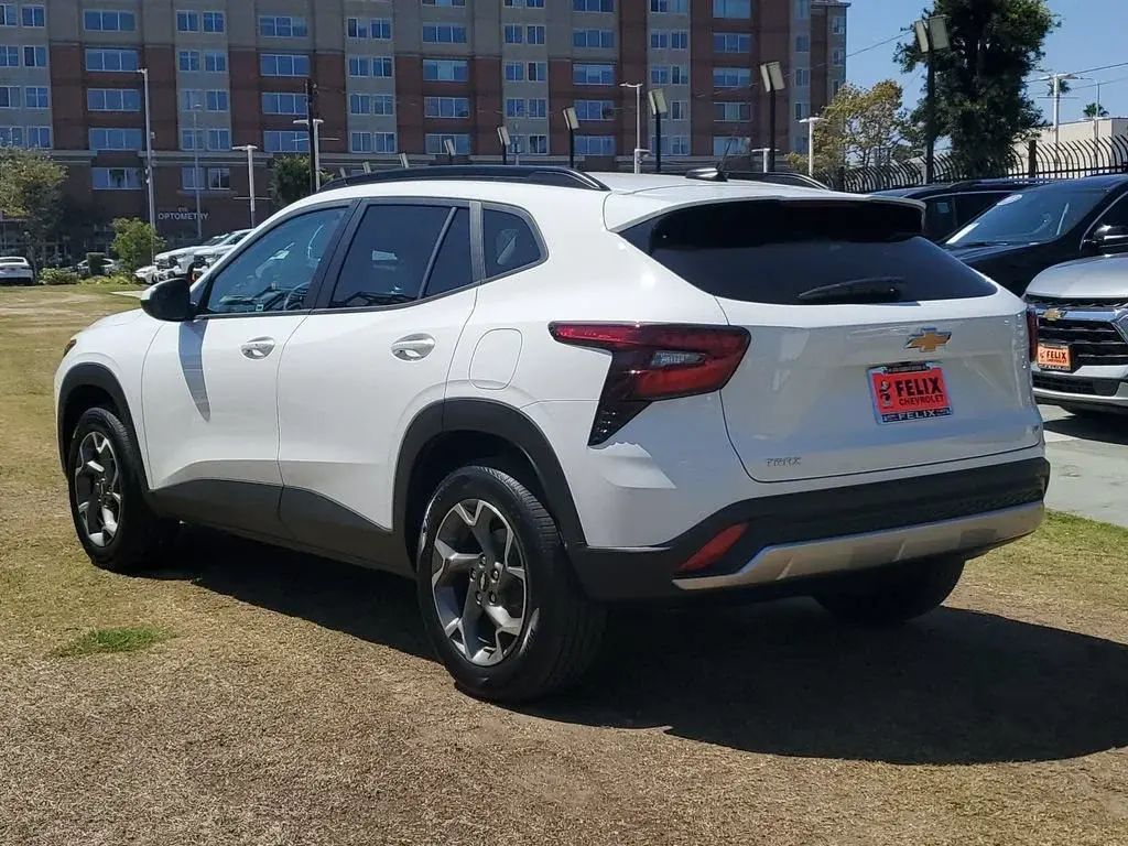 2026 Chevrolet Trax LT photo 5