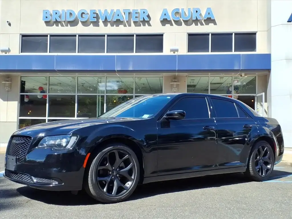 2022 Chrysler 300 Touring photo 1
