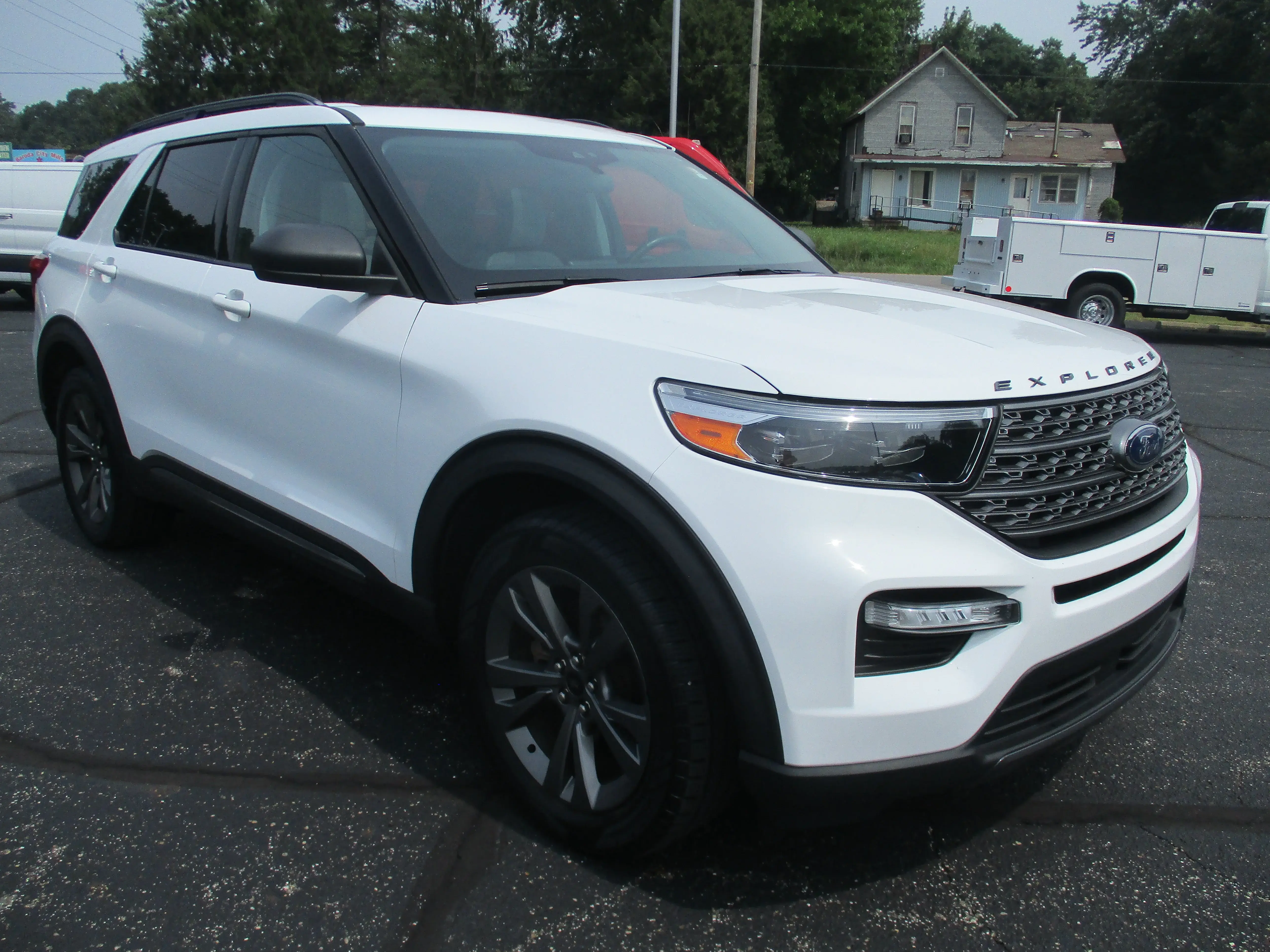 2021 Ford Explorer XLT 4WD photo 3