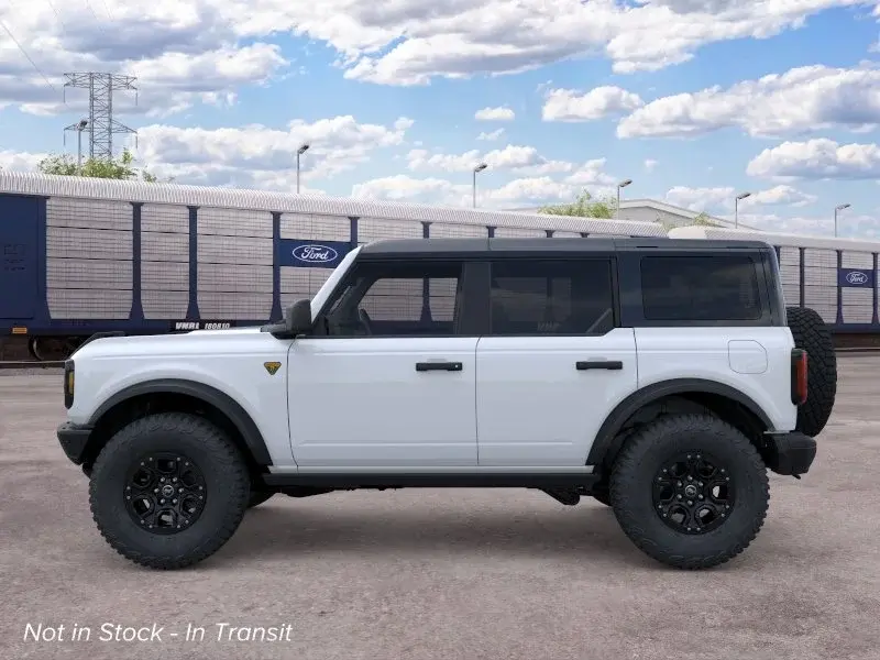 2026 Ford Bronco Badlands 4x4 photo 3