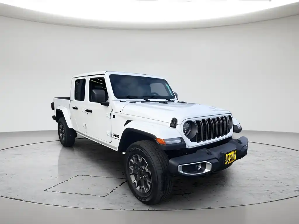 2026 Jeep Gladiator Sahara Auto's photo