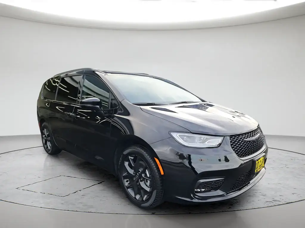 2026 Chrysler Pacifica Select photo 1