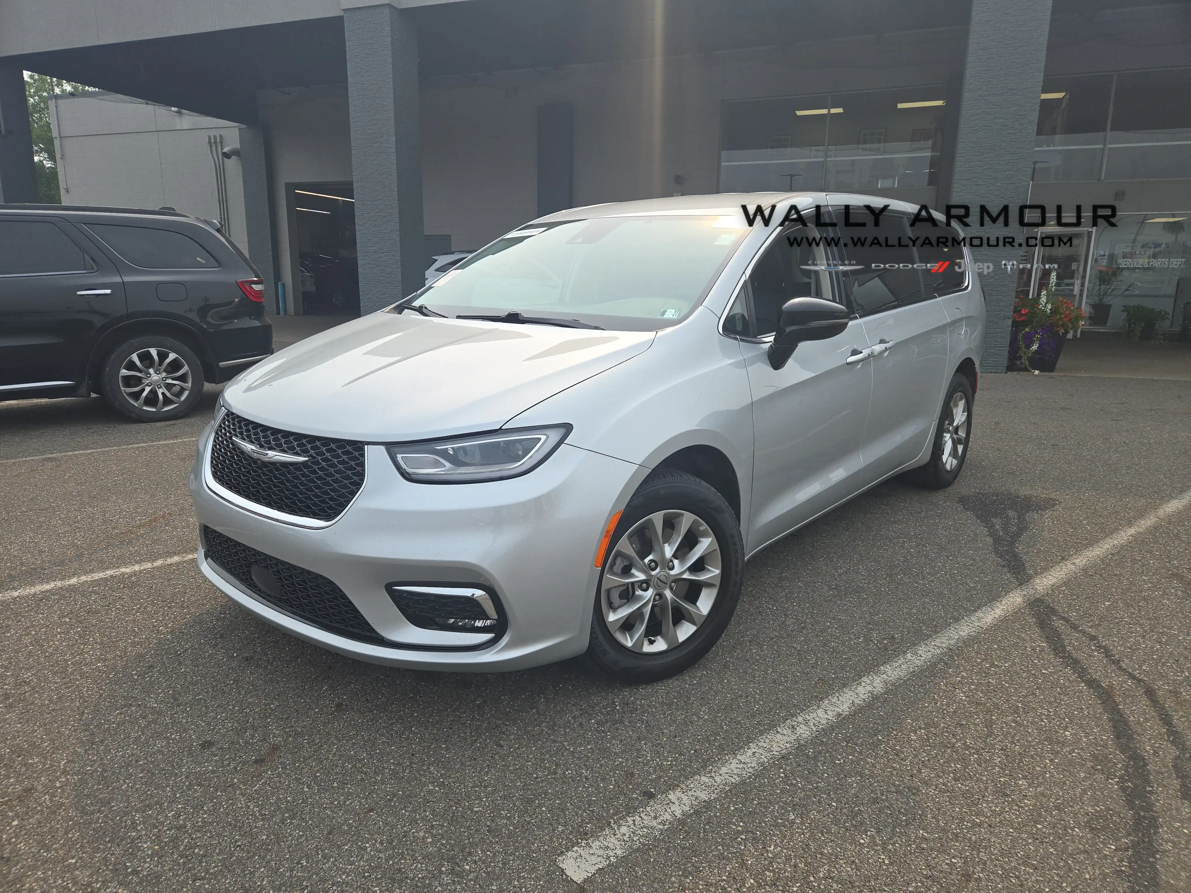2024 Chrysler Pacifica Touring L AWD's photo