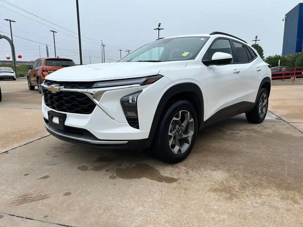2025 Chevrolet Trax LT's photo
