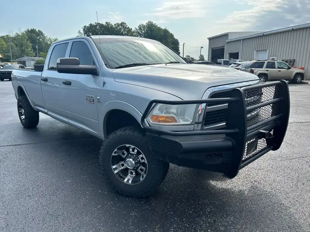 2011 RAM 2500 ST 4X4 Crew Cab SWB photo 1