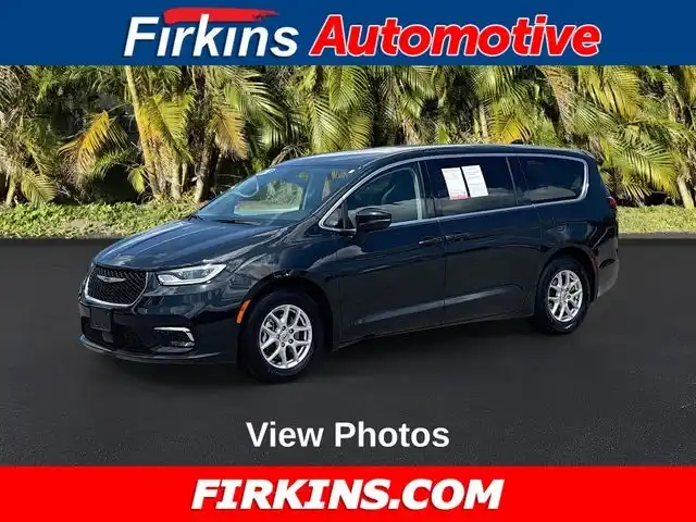 2023 Chrysler Pacifica Touring L's photo