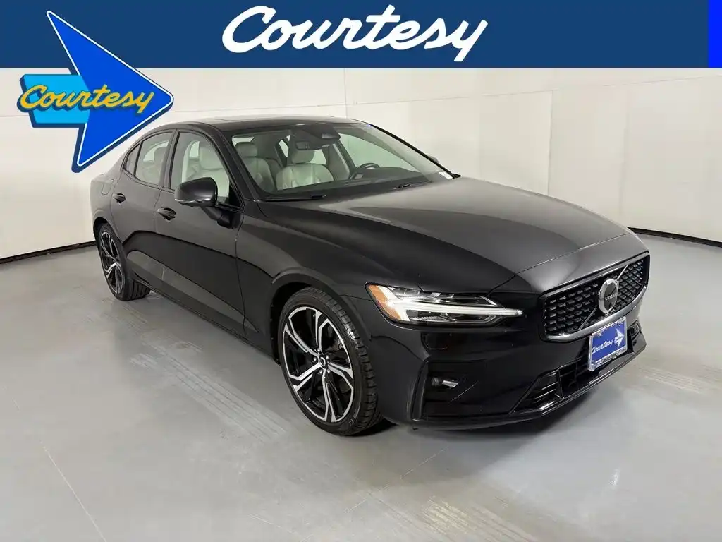 2024 Volvo S60 B5 Plus Dark Theme's photo