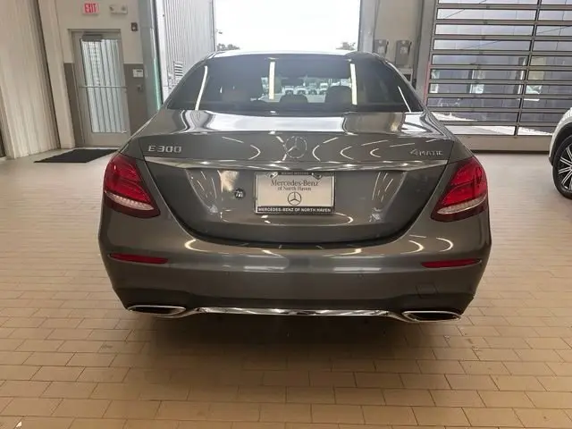 2017 Mercedes-Benz E-Class E300 4MATIC photo 4