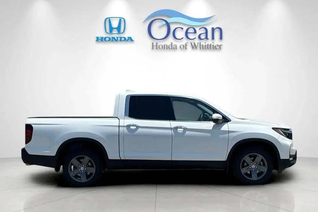 2023 Honda Ridgeline RTL-E AWD photo 3