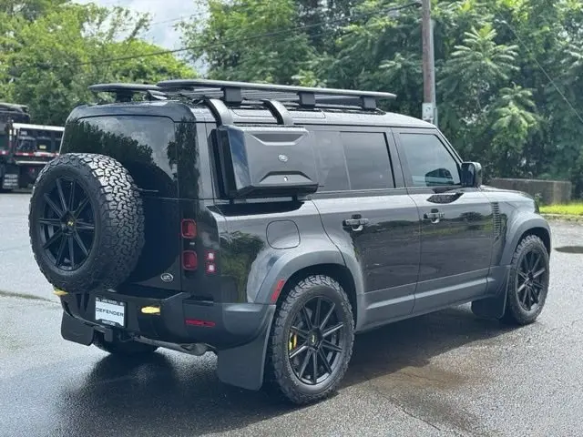 2020 Land Rover Defender SE photo 5