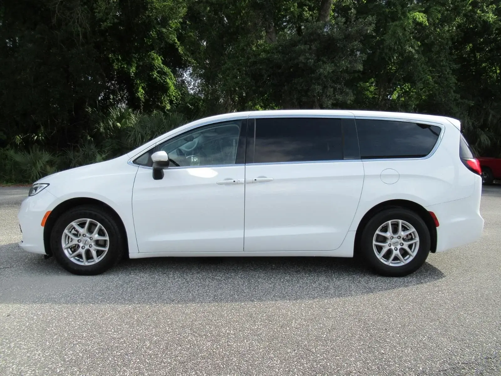 2023 Chrysler Pacifica Touring L photo 4